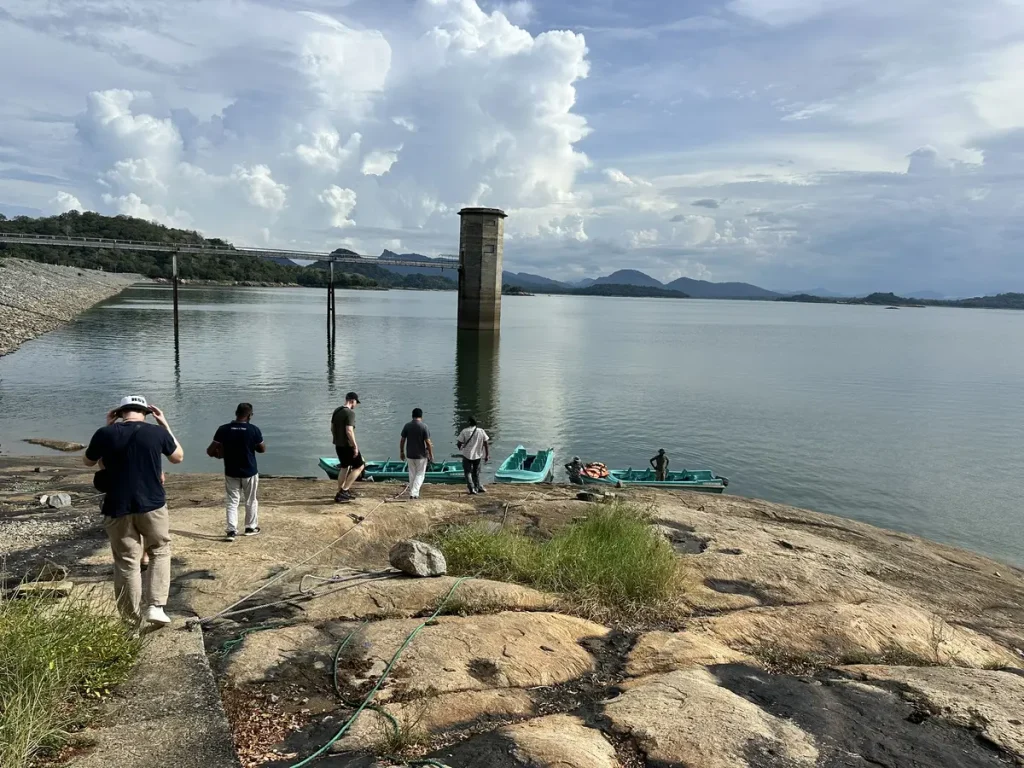 Start der Bootssafari mit Schwimmweste und Sonnenschutz