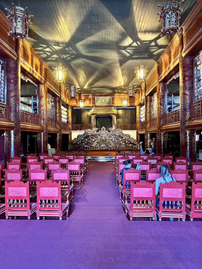 Das prunkvolle Theater.