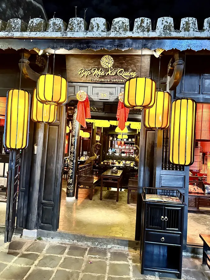 Eingang zu einem lokalen Restaurant.