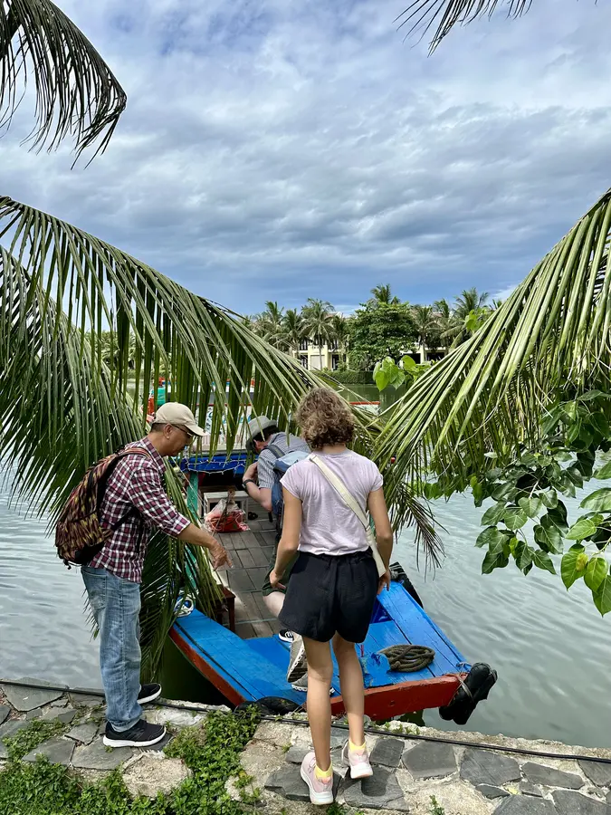 ... bis zum Fluss wo unser Boot schon auf uns wartet.