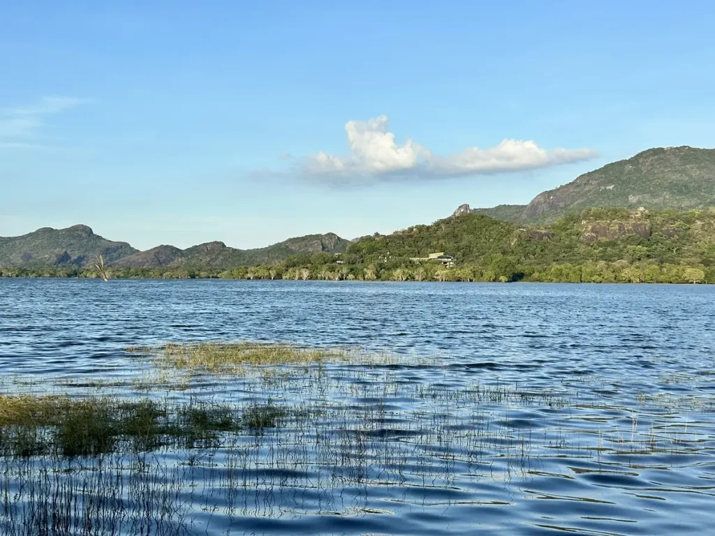 direkt am Kandalama-See