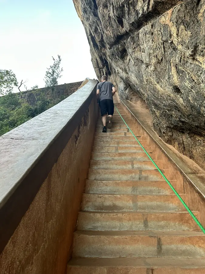 Treppenstufen am oberen Teil des Felsens