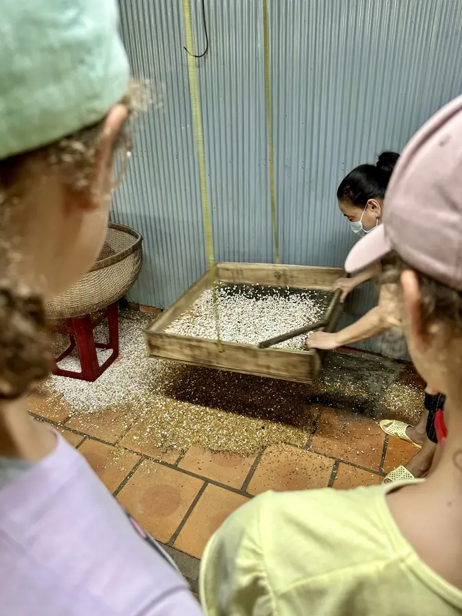 Hier wird Popcorn aus Reiskörnern zubereitet.