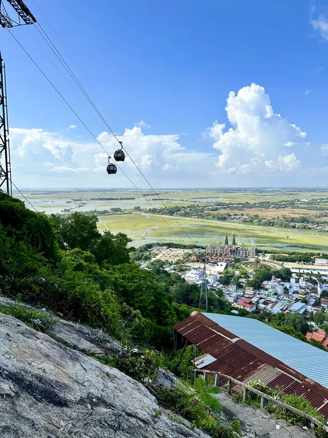 Es fährt auch eine Seilbahn nach oben. Insider-Tipp: zum Sonnenuntergang hoch fahren.