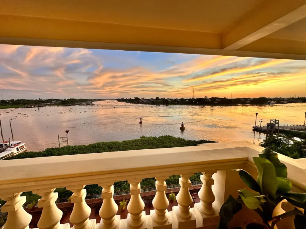 Die Sonne geht unter am Mekong - unser letzter Abend in dieser einzigartigen Gegend.