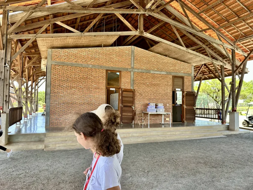Der Campus für die Schüler ist das Hauptprojekt von Smiling Gecko - hier wird nicht nur «Schule» gemacht, sondern auch für Hygiene, Mahlzeiten und Gesundheit der Kinder gesorgt.