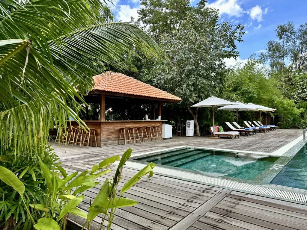 An der Pool-Bar gibt es Getränke und kleinere Snacks.