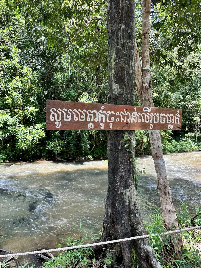 Kurzer Stop beim Fluss der 1000 Lingas «Kbal Spean».