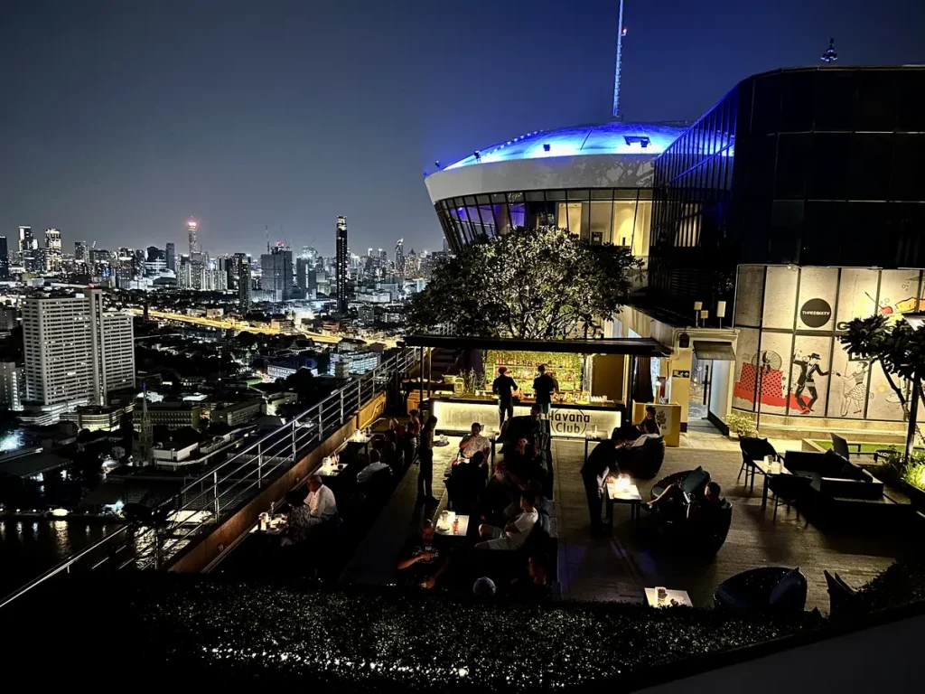 Dachterrasse unseres Hotels - wahnsinnig schöner Ausblick.