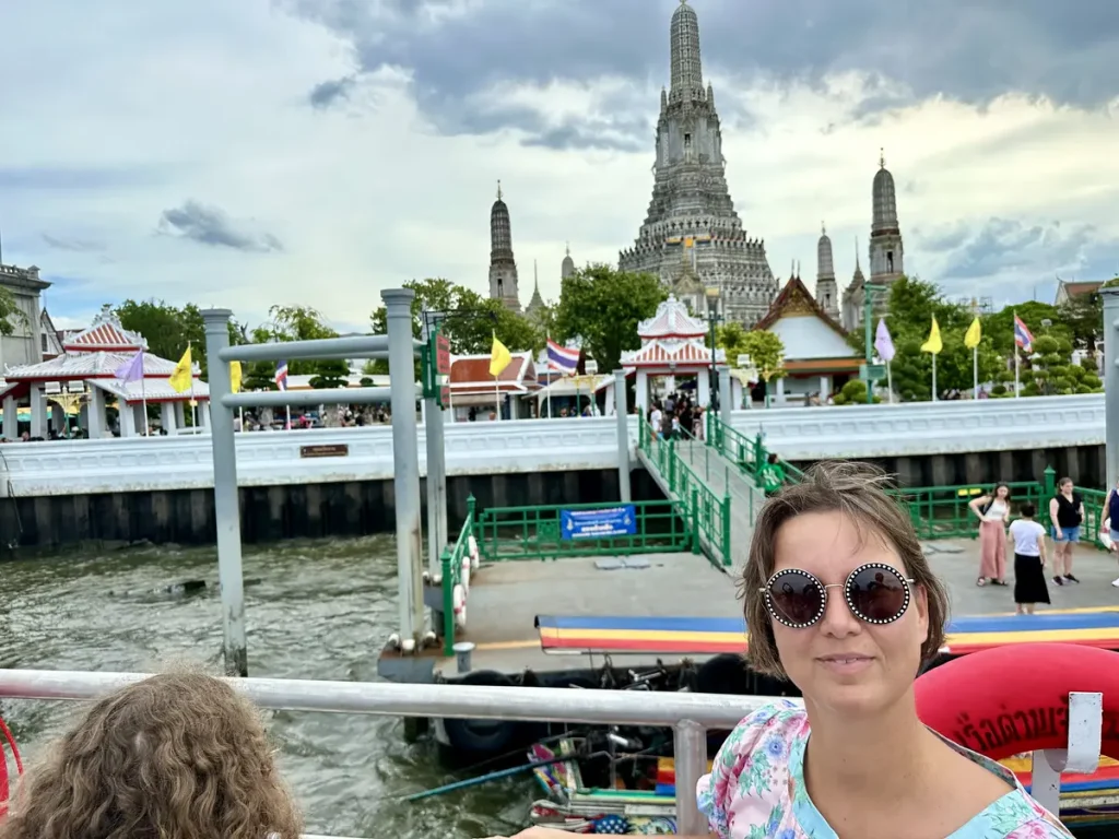 Wat Arun - der «Tempel der Morgenröte» zählt zu den Wahrzeichen Bangkoks. Der Tempel datiert zurück in die Ayutthaya Periode (1782-1809).