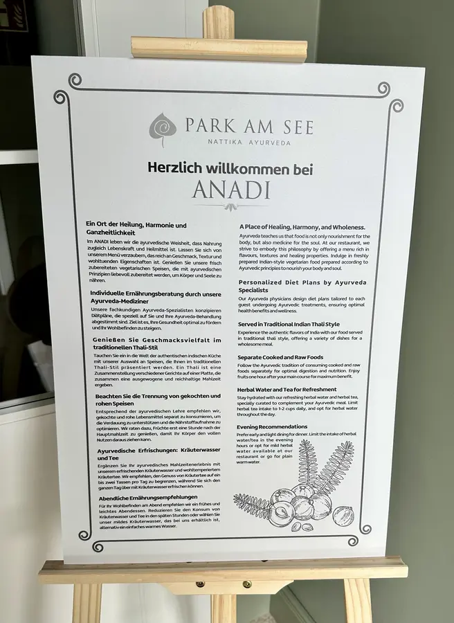 Informations-Tafeln sind überall aufgestellt.