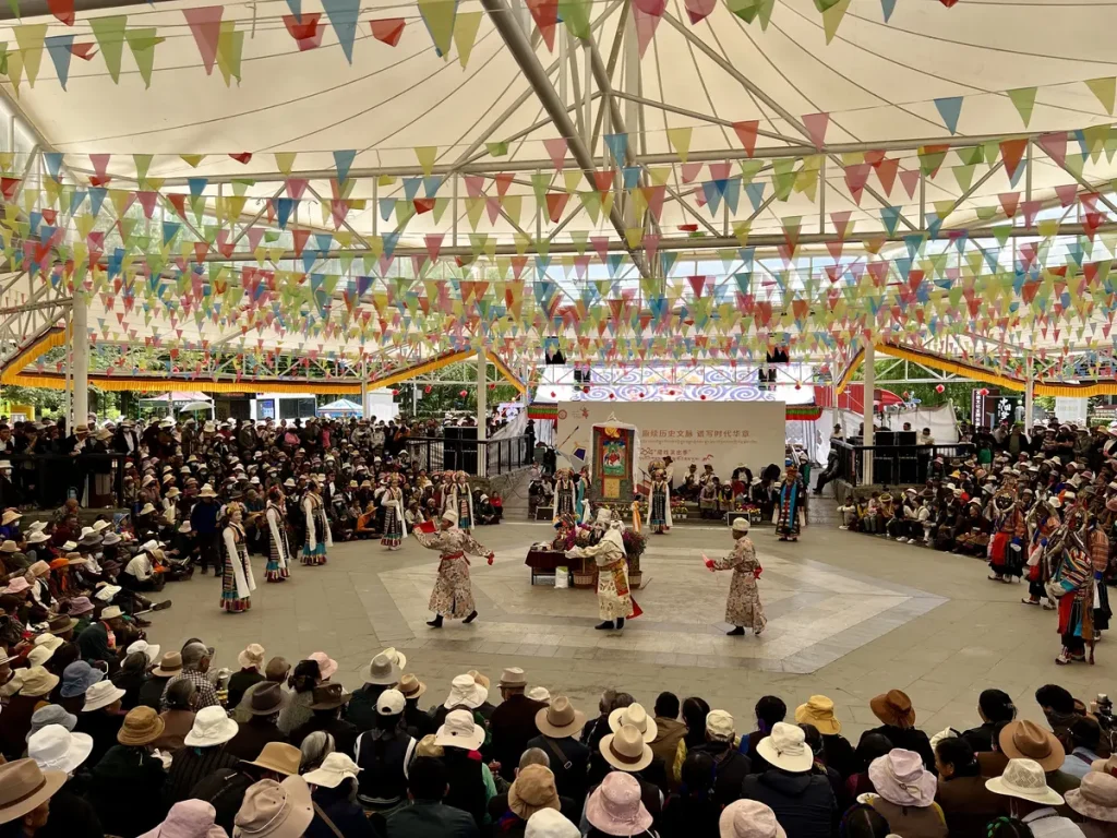Tibetische Oper im Lukhang-Park