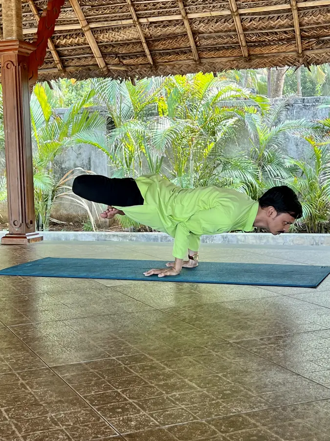 Yoga im Sitaram mit dem Yogalehrer Naveen