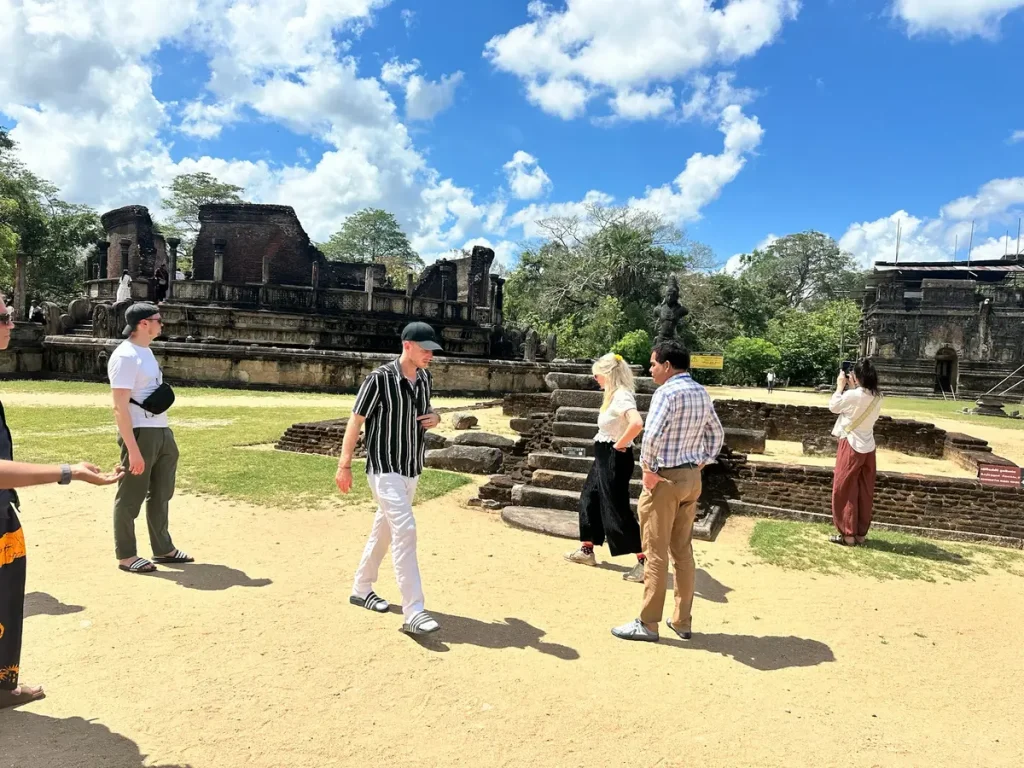 auf heissen Steinen in Polonnaruwa
