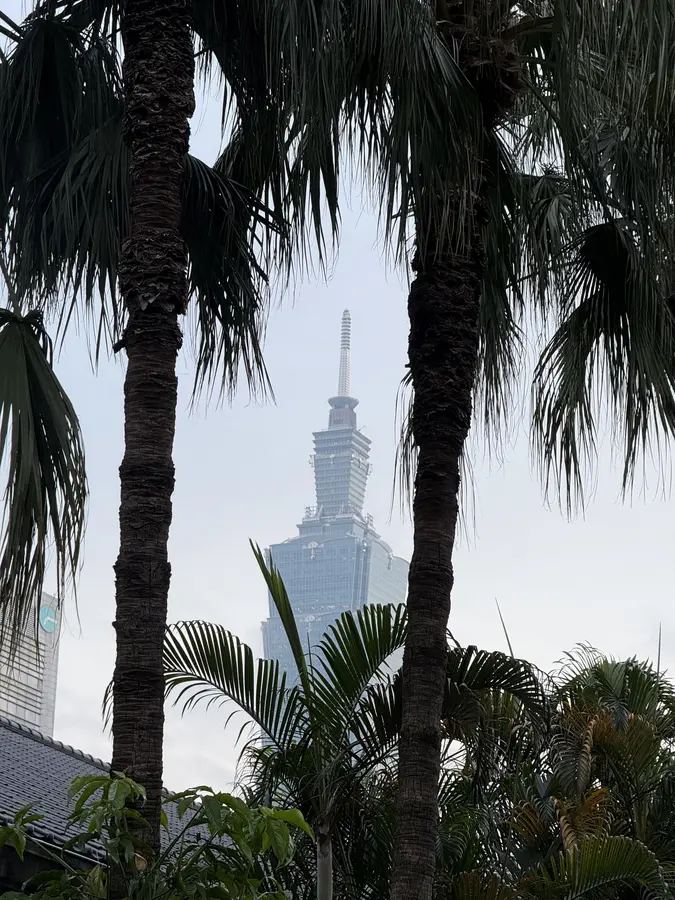 Erster Blick auf das höchste Gebäude Taiwans, Taipei 101