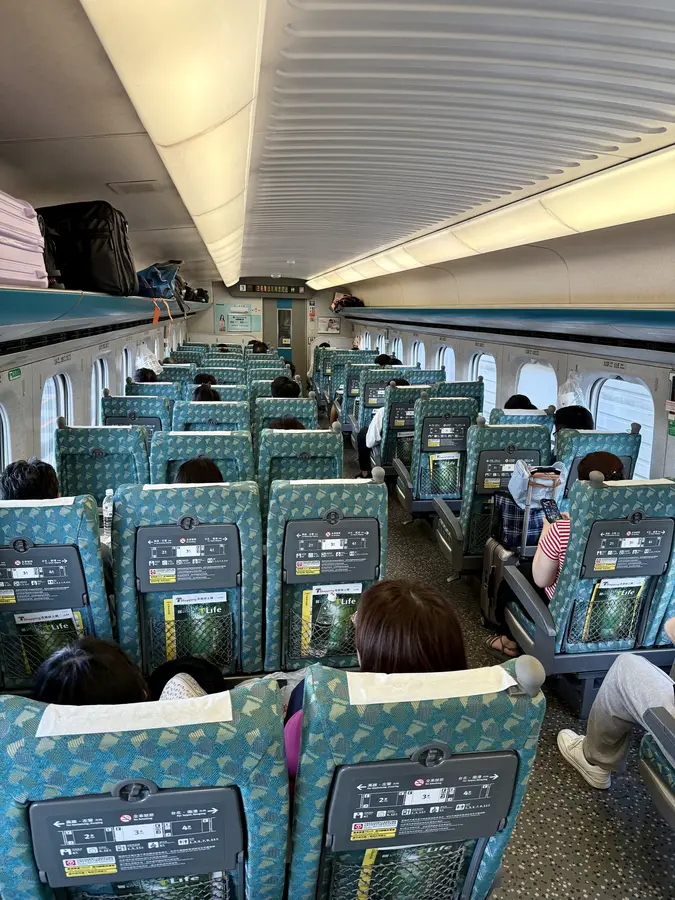 Mit dem Schnellzug zum Flughafen