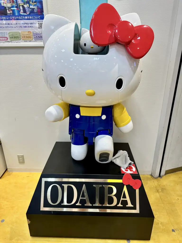 Odaiba ist eine künstlich aufgeschüttete Insel in der Bucht von Tokio, die ursprünglich im 19. Jahrhundert als Verteidigungsanlage errichtet wurde.